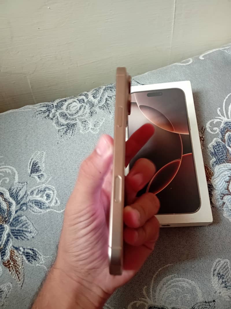 Apple iPhone 16 Pro Max 3