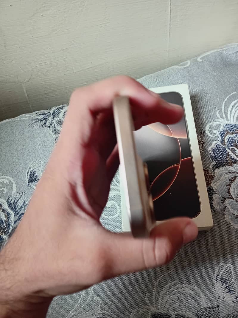 Apple iPhone 16 Pro Max 5