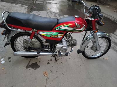 Honda 70 2022 model urgent for sale contact whatsapp 03156674076