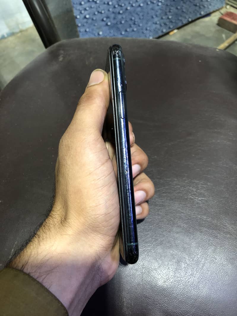 Apple iPhone 11 Pro 2