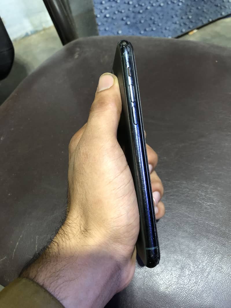 Apple iPhone 11 Pro 3