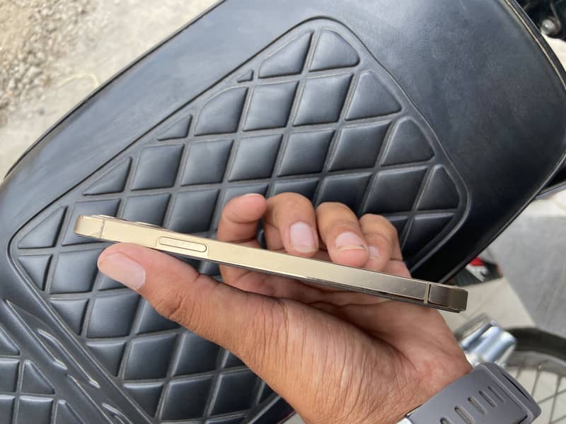 Apple iPhone 12 Pro 11