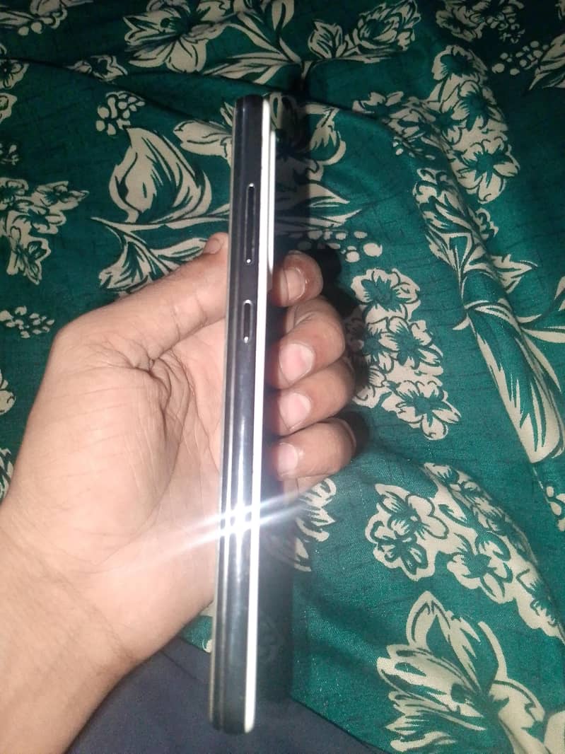 Samsung Mobile A52 1