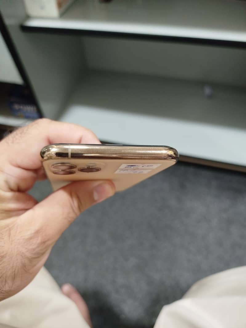 Apple iPhone 11 Pro 3