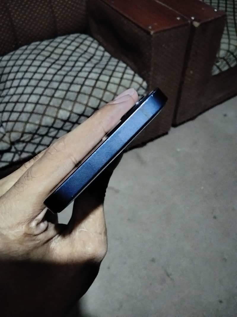 Apple iPhone 12 3