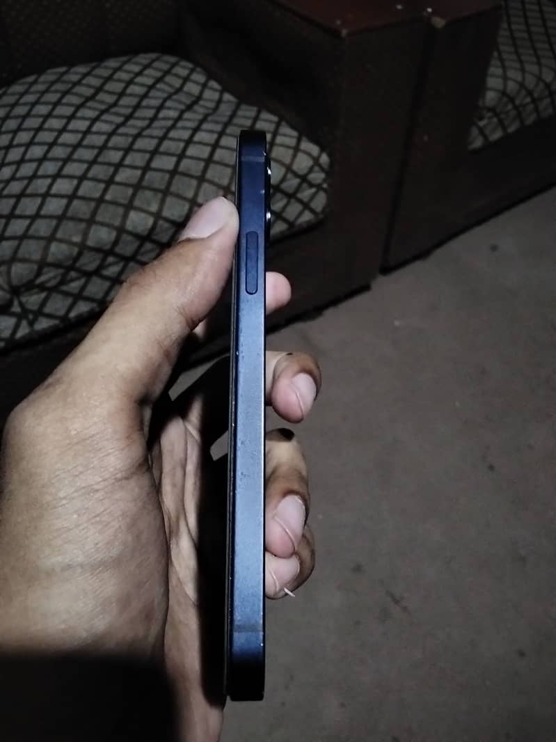 Apple iPhone 12 6