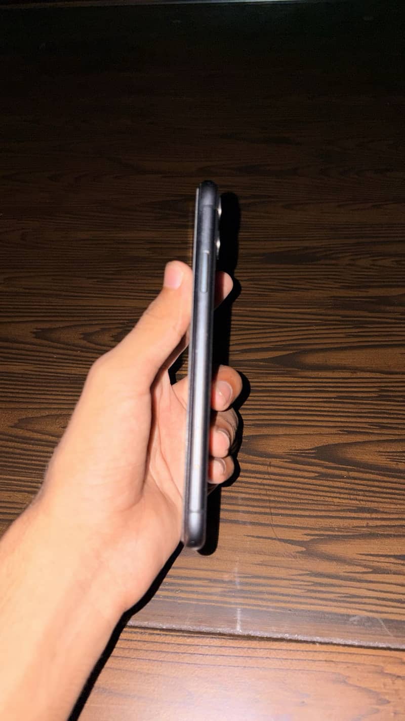 Apple iPhone 11 3