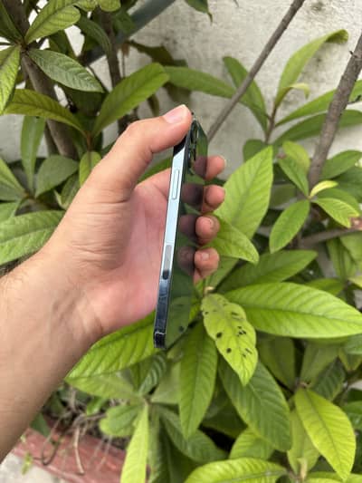 I phone 12 pro 128 GB waterpack Factory unlocked with box