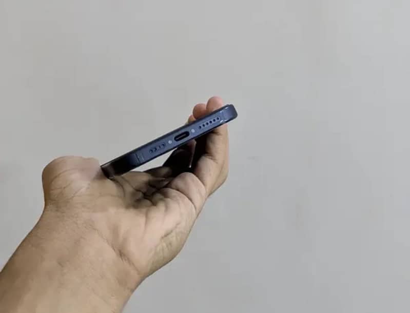 Apple iPhone 15 Pro Max 4