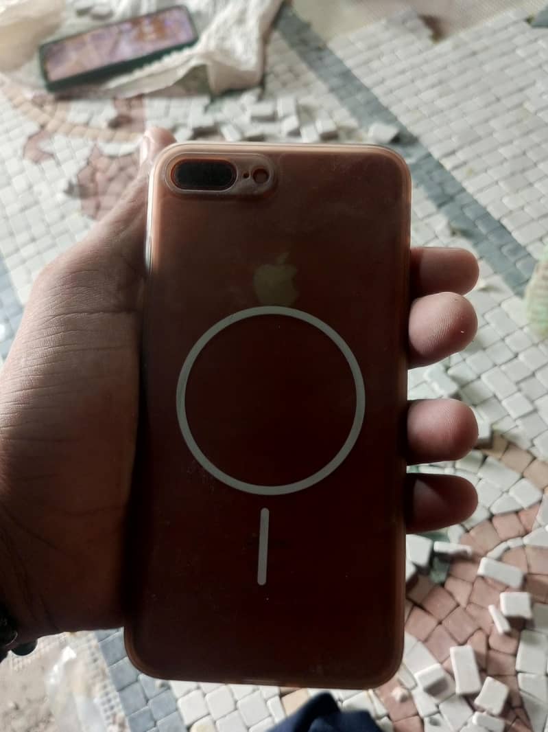 Apple iPhone 7 Plus 3