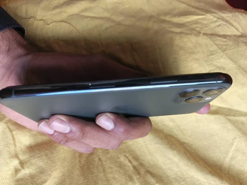 Apple iPhone 11 Pro 2