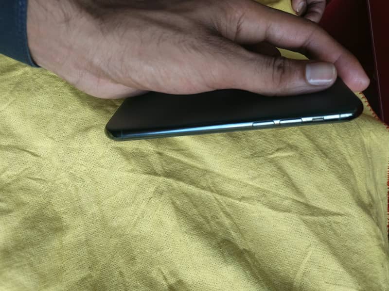 Apple iPhone 11 Pro 4