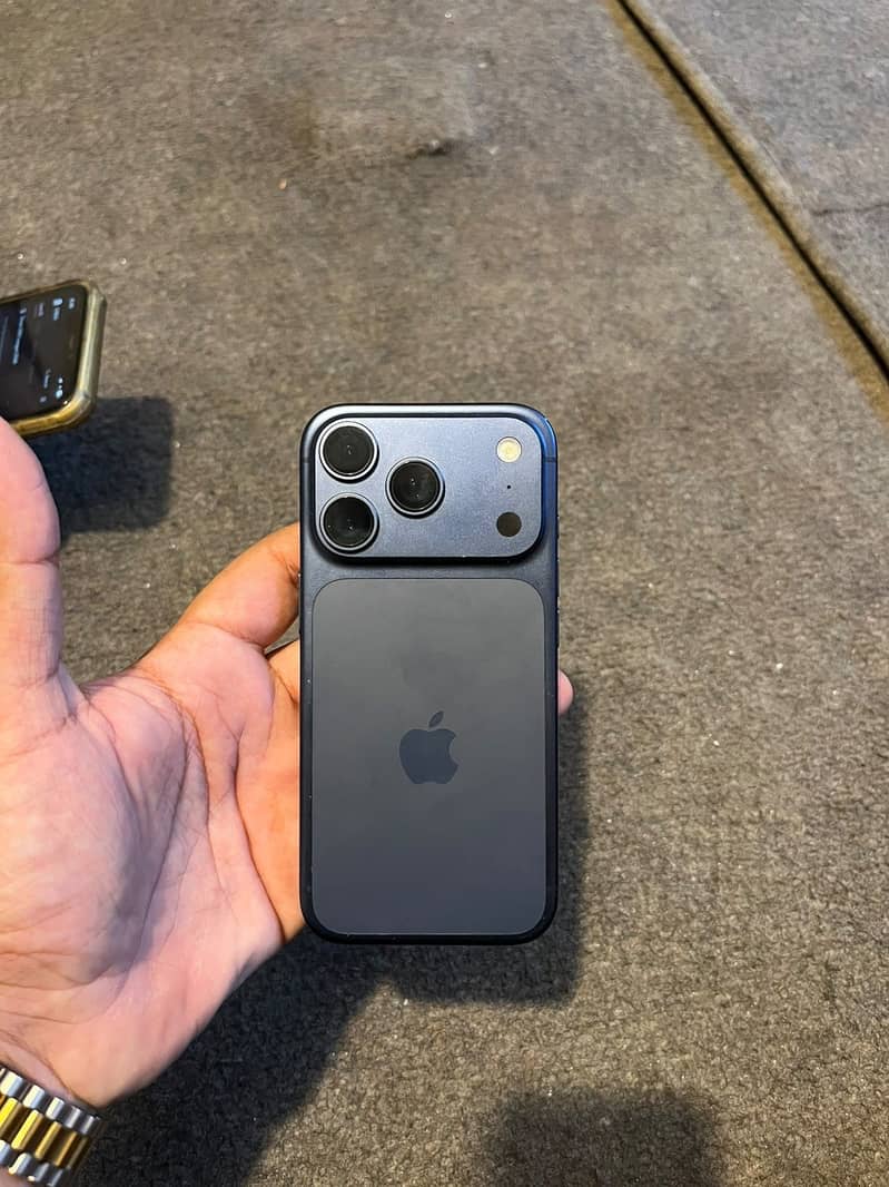 Apple iPhone 17 Pro 1