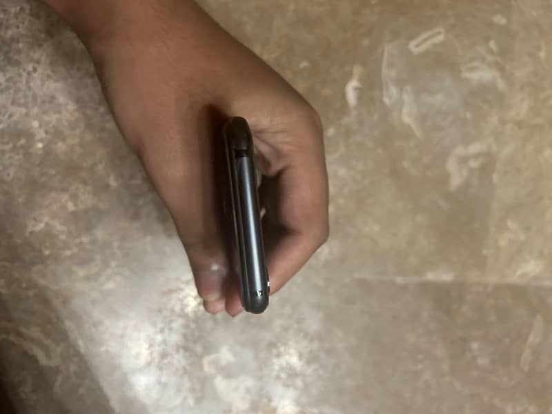 Apple iPhone X 4