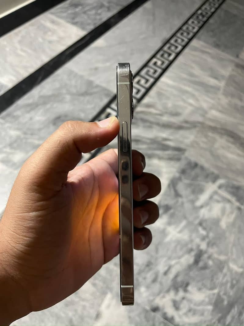 Apple iPhone 12 Pro 2