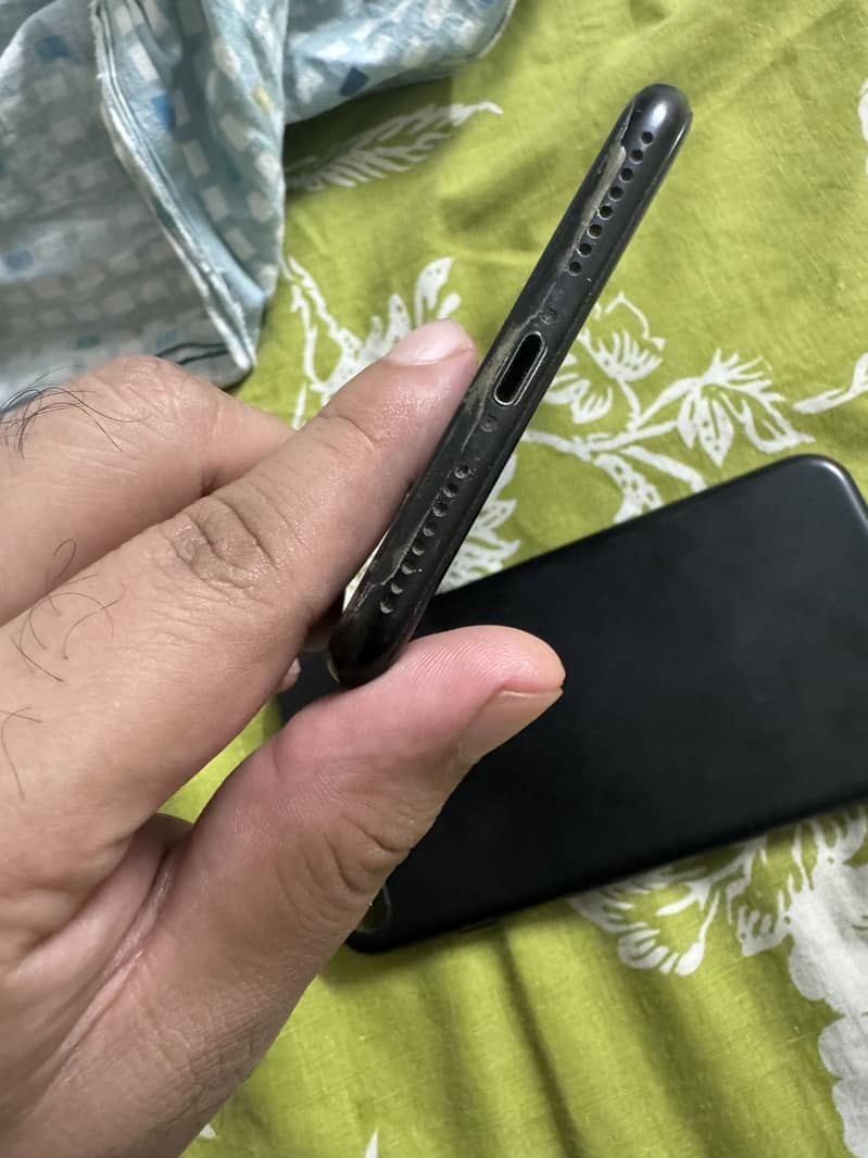 Apple iPhone 7 Plus 1