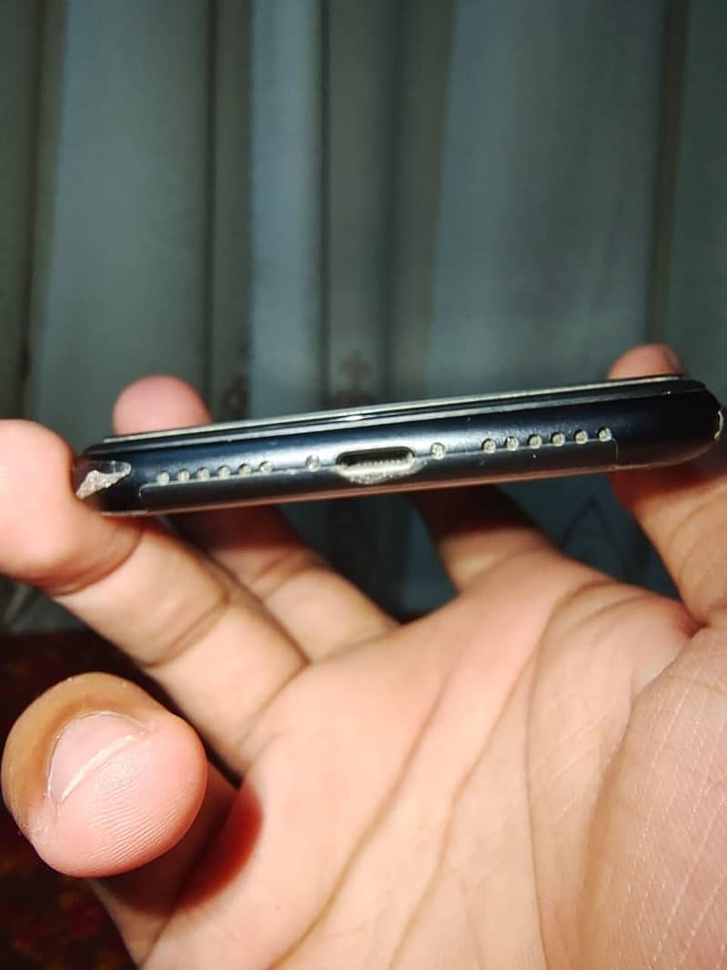 Apple iPhone 11 3