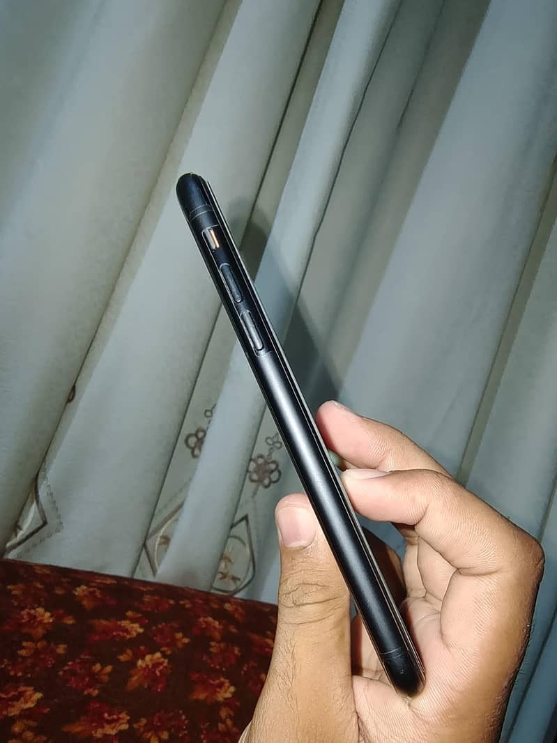 Apple iPhone 11 7