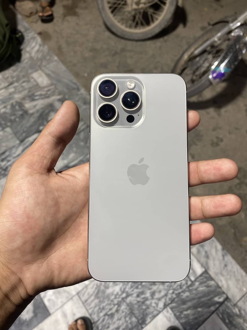 Apple iPhone 15 Pro Max 0