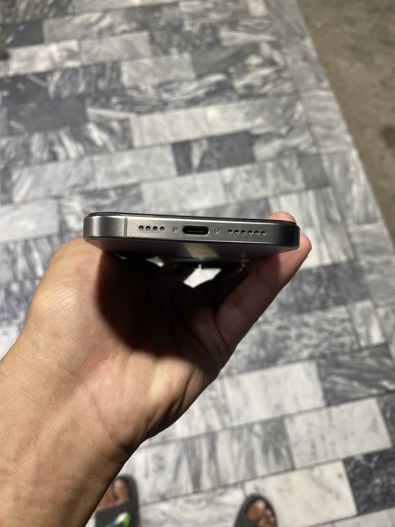 Apple iPhone 15 Pro Max 2