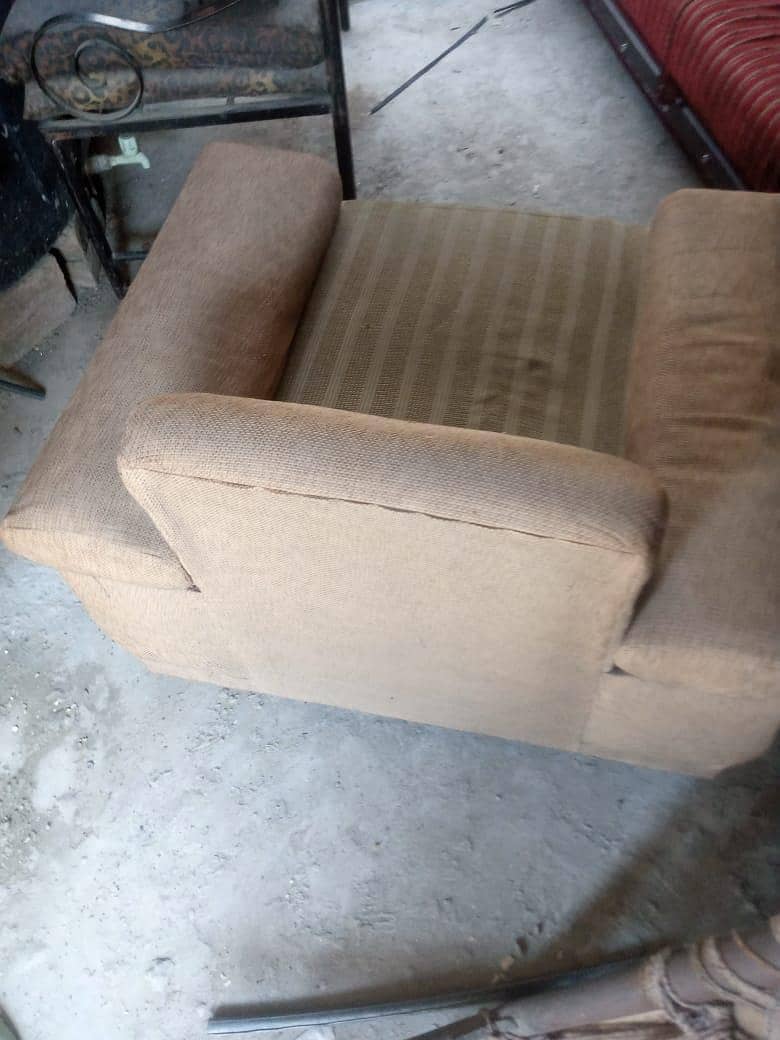 1sofa combed and one single sofa 1