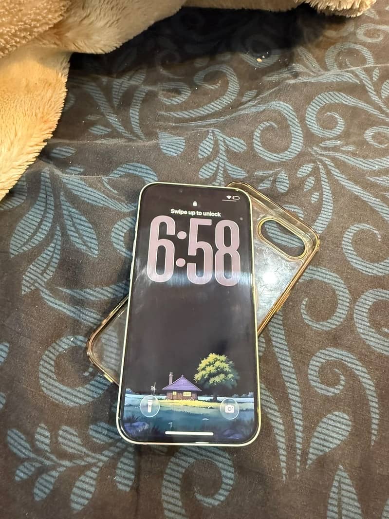 Apple iPhone 16e 1