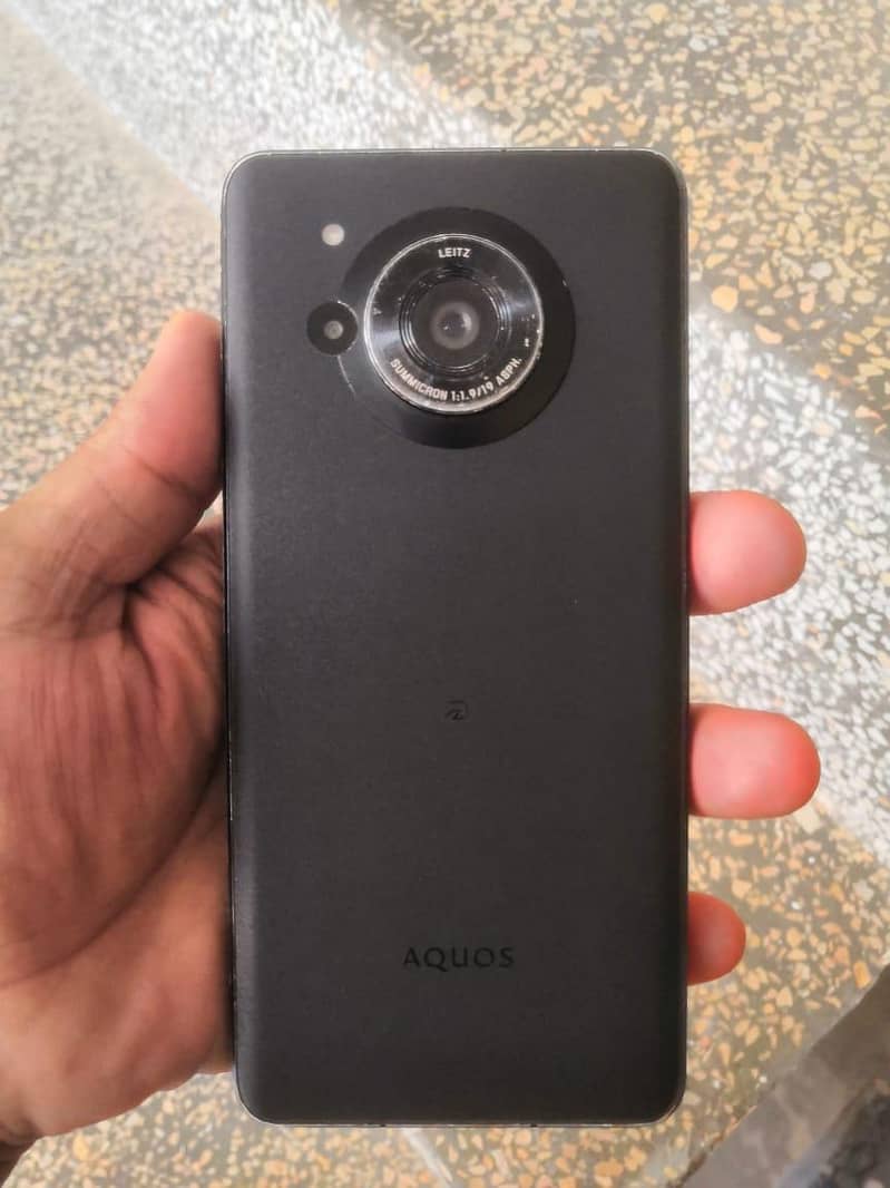 Sharp Aquos R7 1