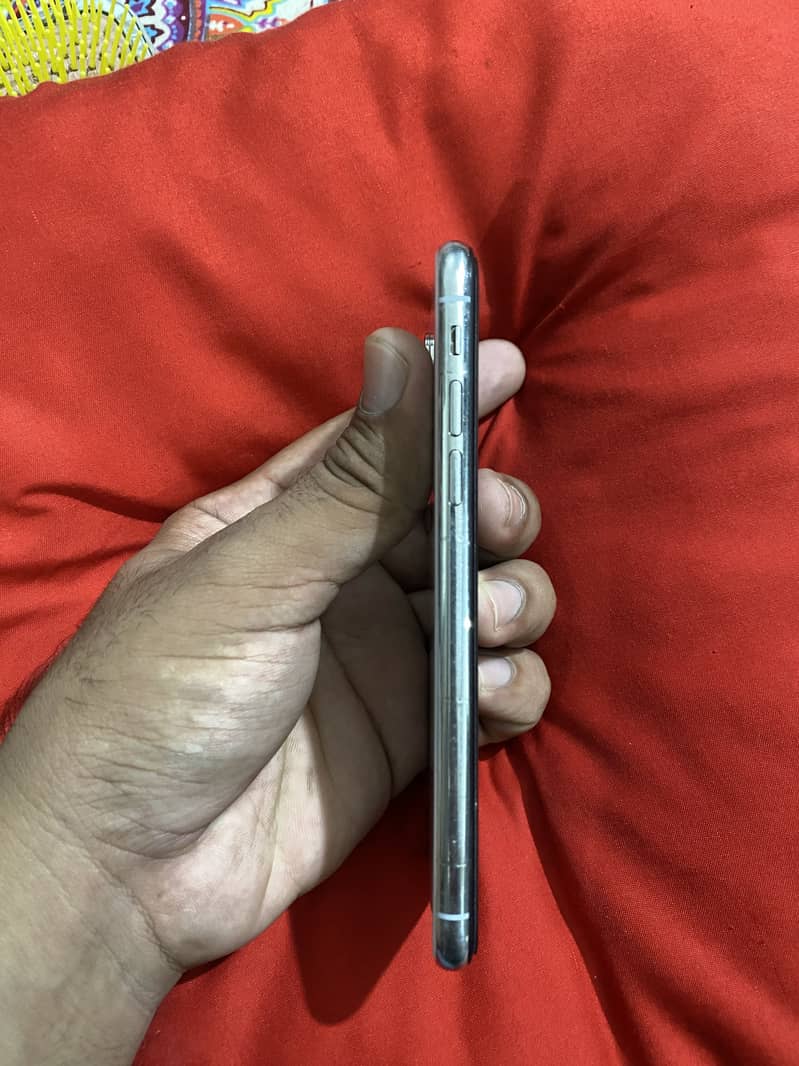 Apple iPhone X 3