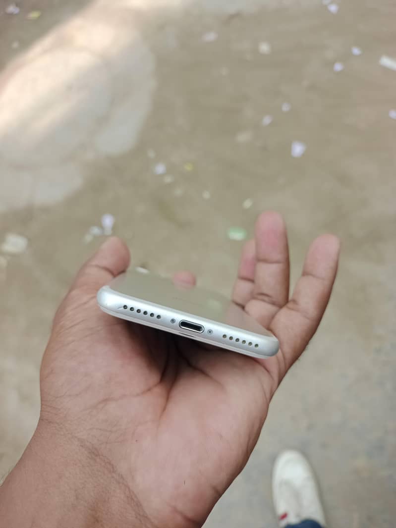 Apple iPhone 7 2