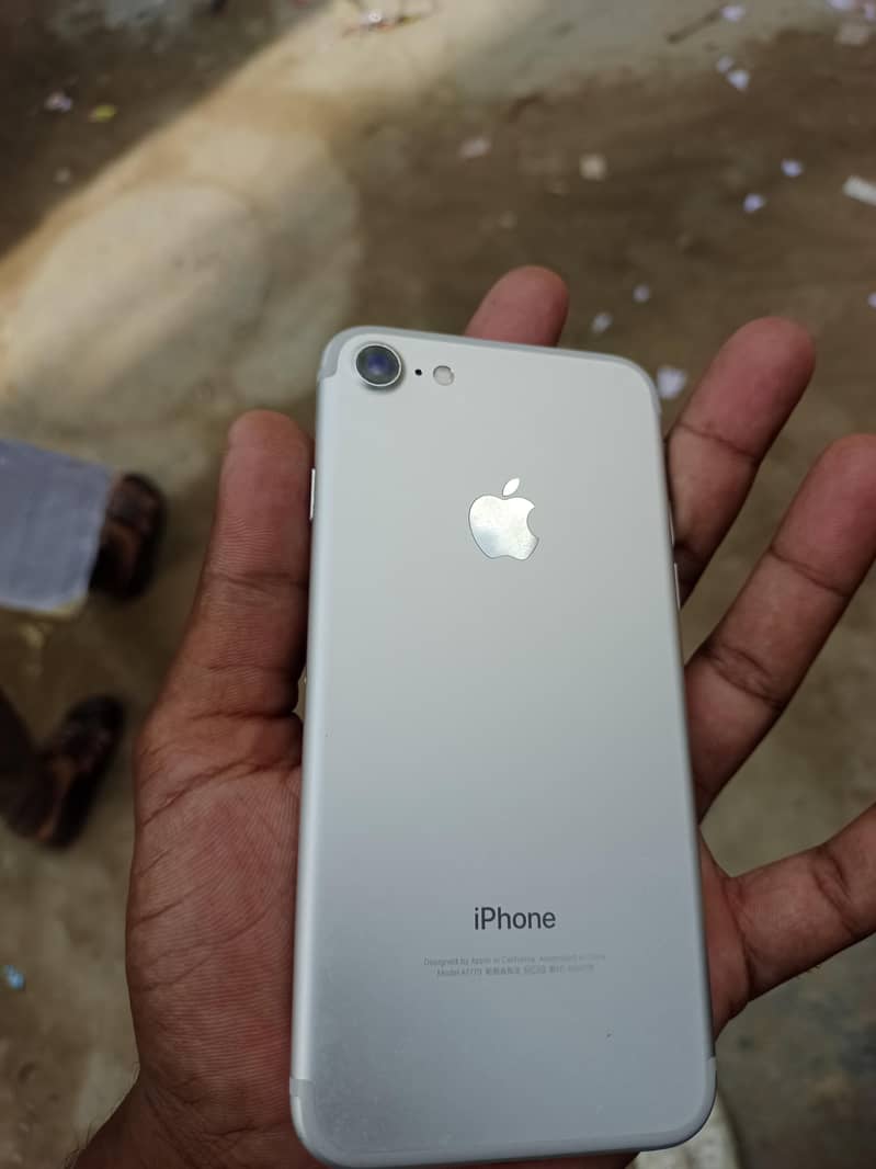 Apple iPhone 7 3