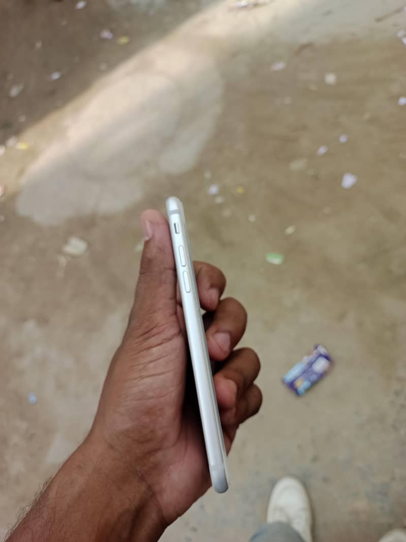 Apple iPhone 7 4