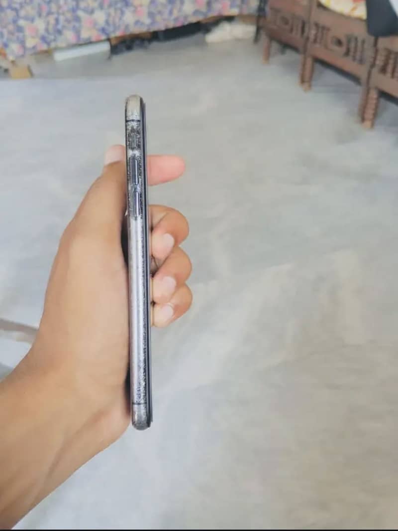 Apple iPhone X 4