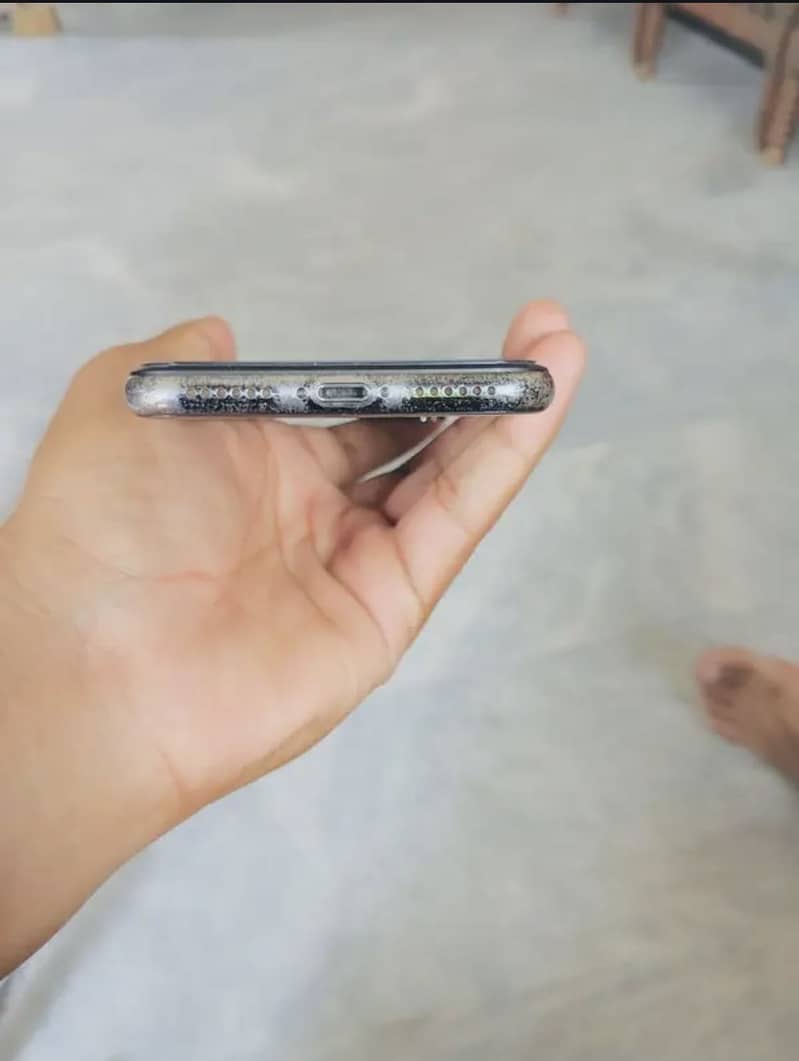 Apple iPhone X 5