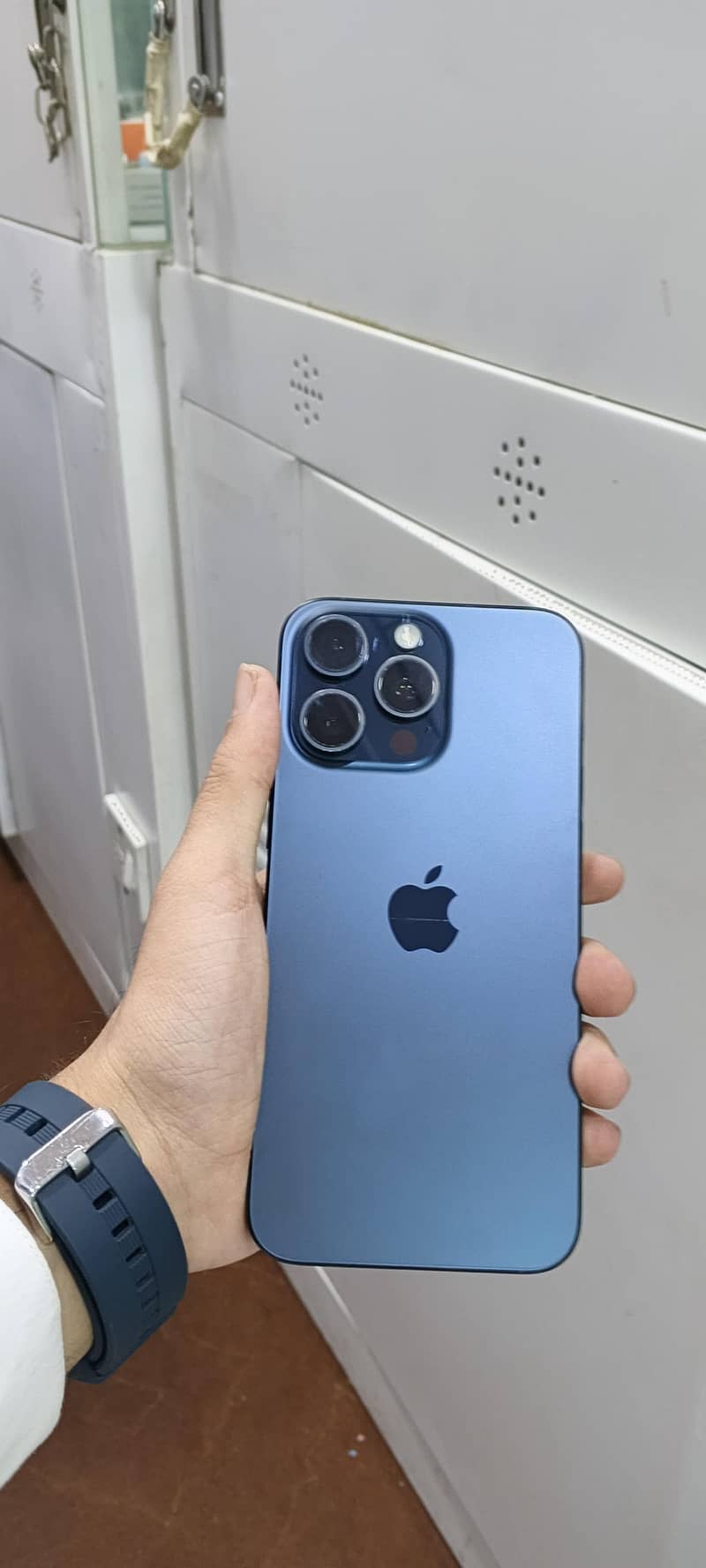 Apple iPhone 15 Pro Max 3