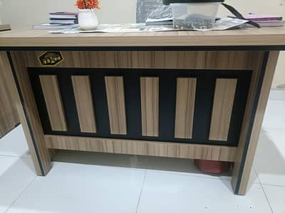 OFFICE TABLE CHAIRS AND SOFA FOR SALE IN VERY GOOD CONDITION JUST LIKE