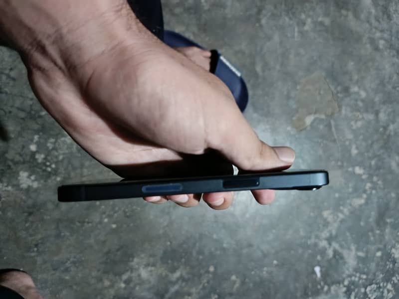 Apple iPhone 13 2