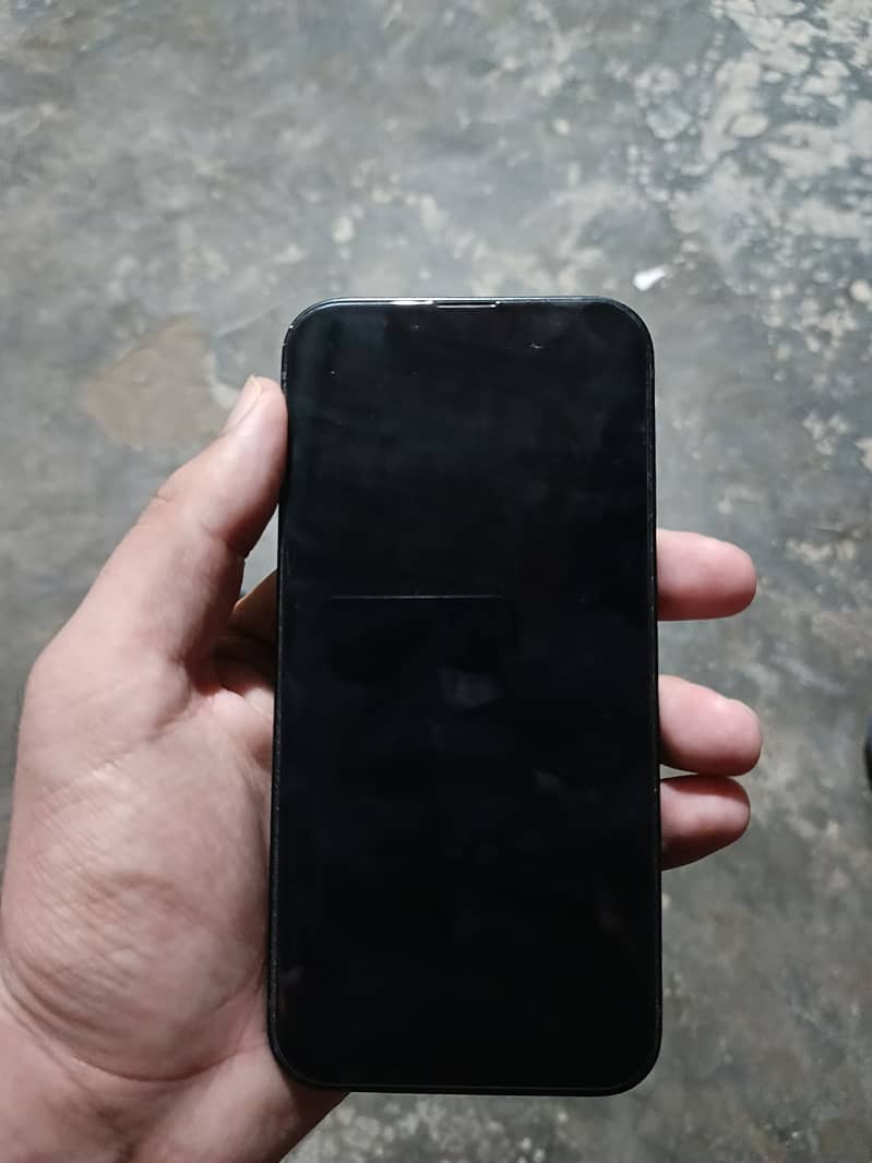 Apple iPhone 13 4