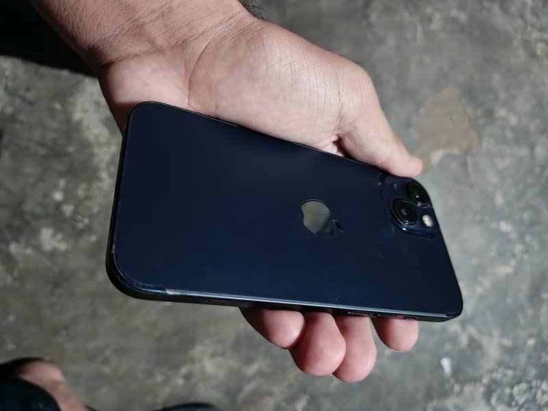 Apple iPhone 13 5