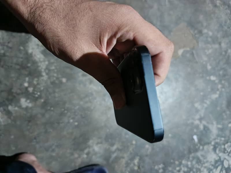 Apple iPhone 13 6