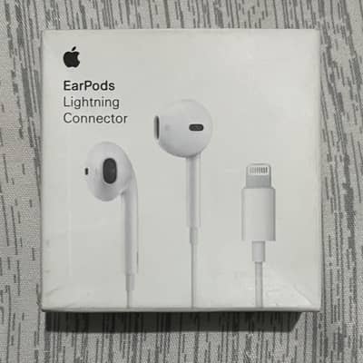 Apple lightening earphones