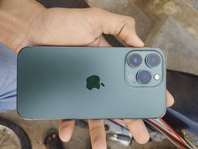 Apple iPhone 13 Pro 0