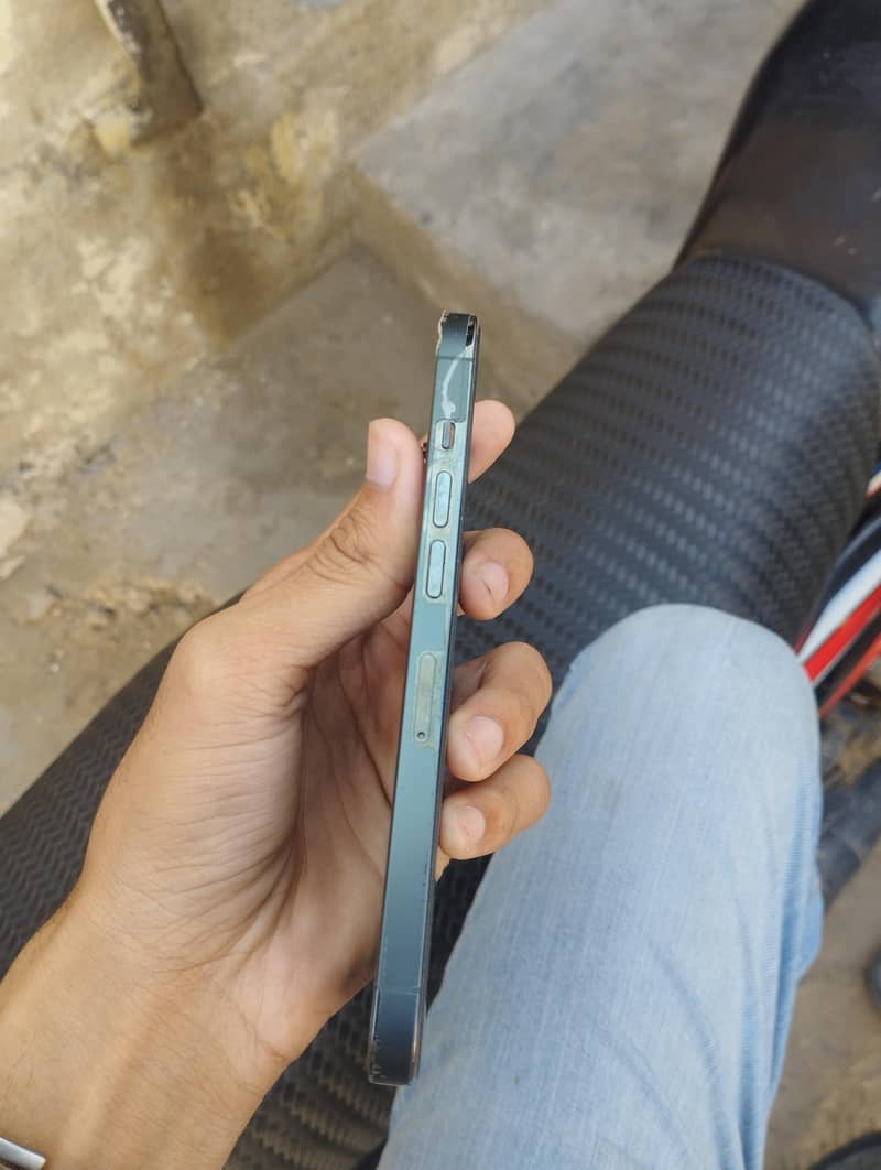 Apple iPhone 13 Pro 2