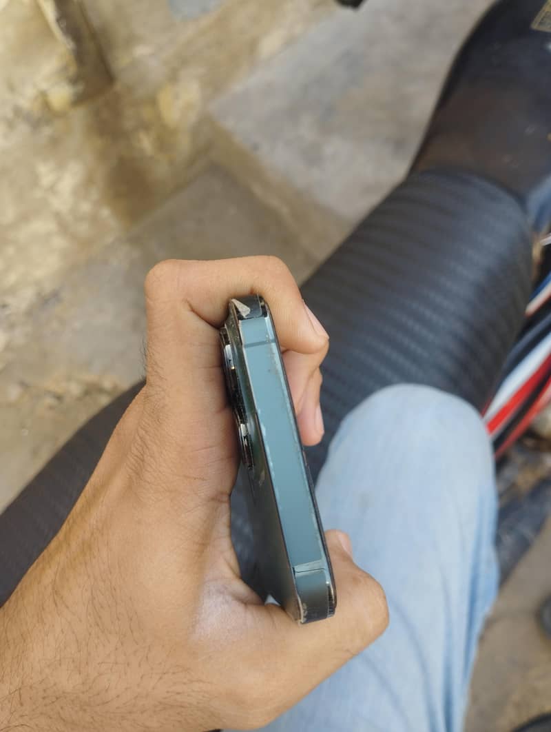 Apple iPhone 13 Pro 3