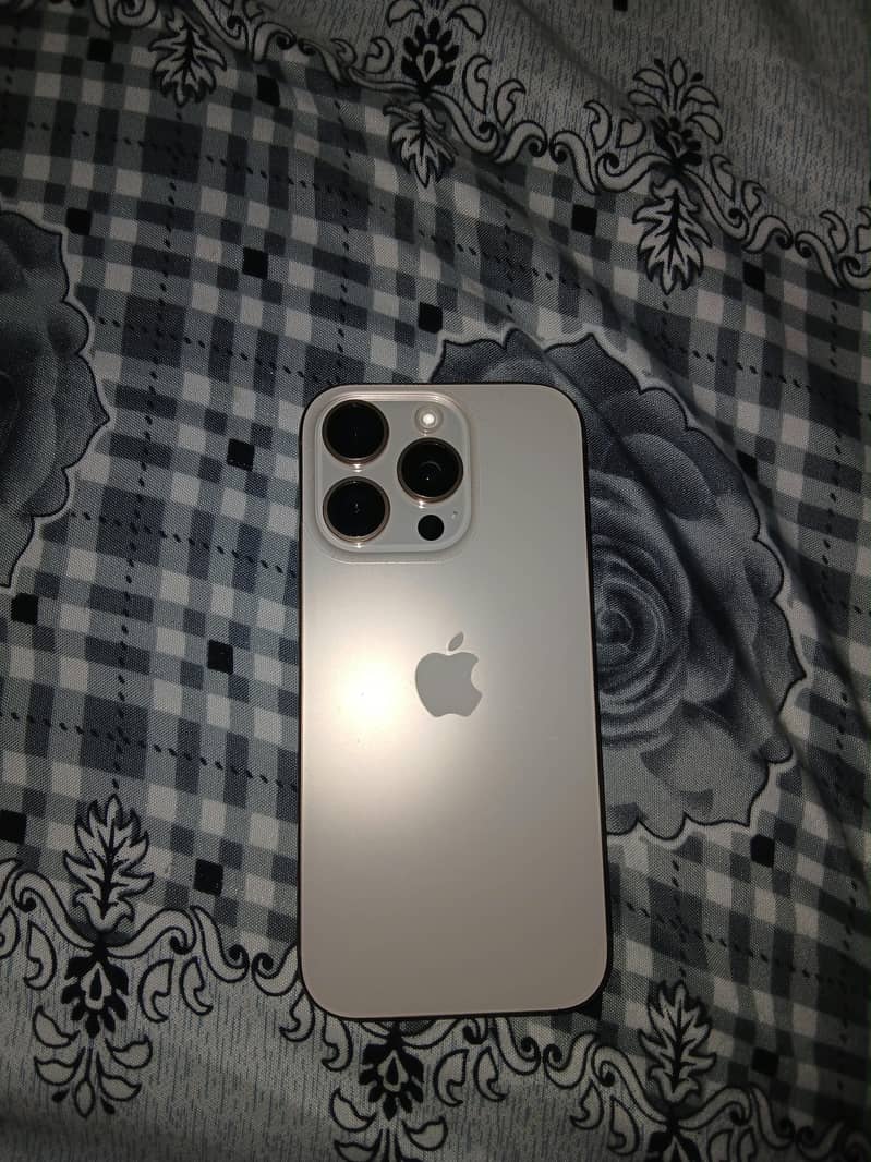 Apple iPhone 16 Pro 0