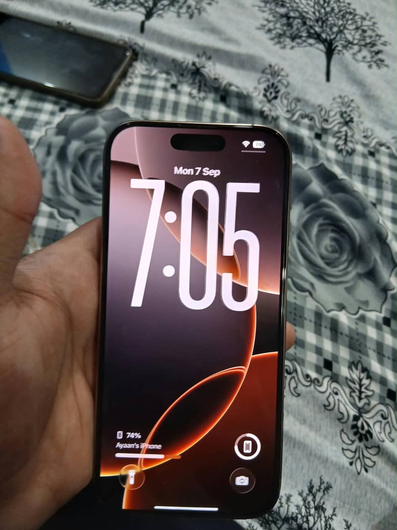 Apple iPhone 16 Pro 1