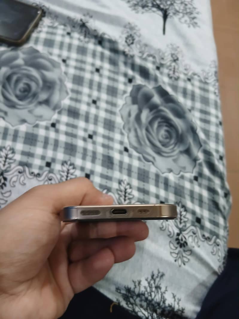Apple iPhone 16 Pro 5