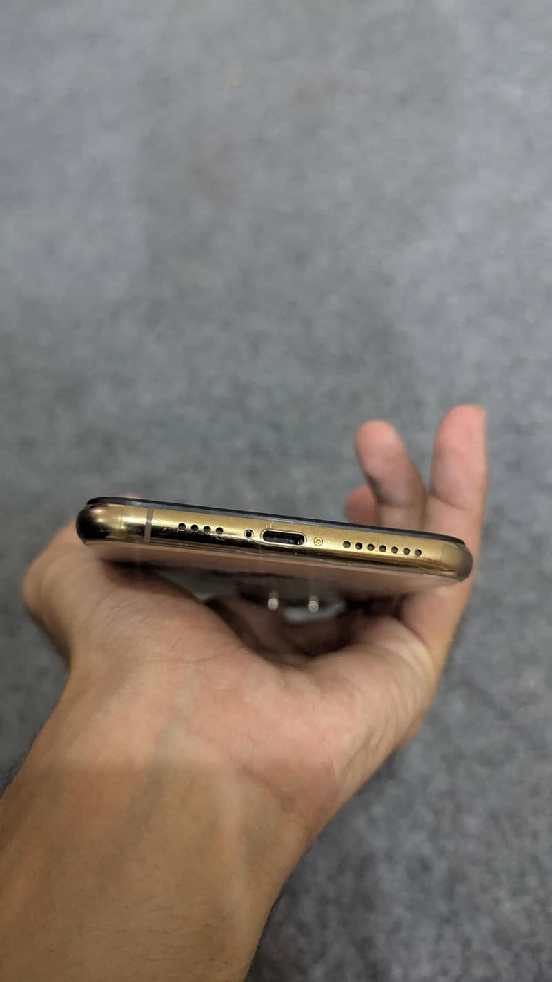 Apple iPhone 11 Pro Max 2