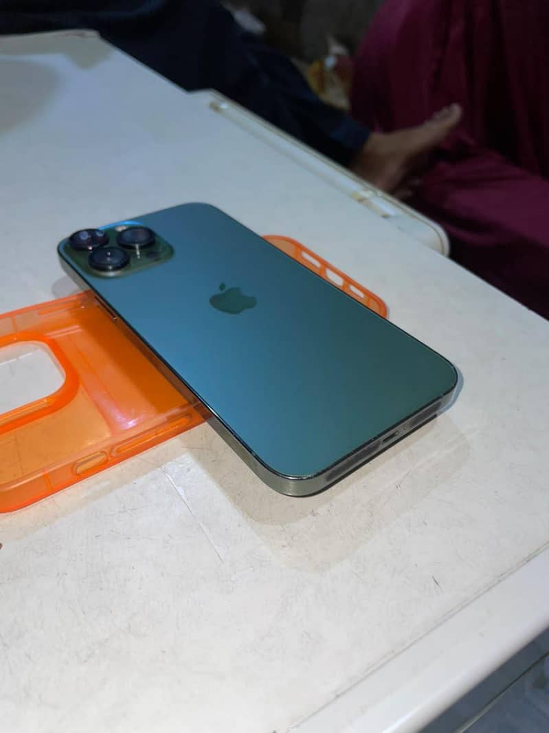 Apple iPhone 13 Pro Max 4