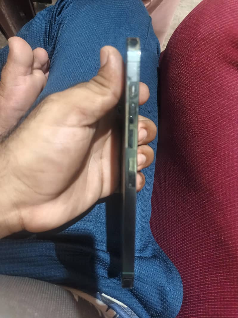 Apple iPhone 13 Pro Max 2