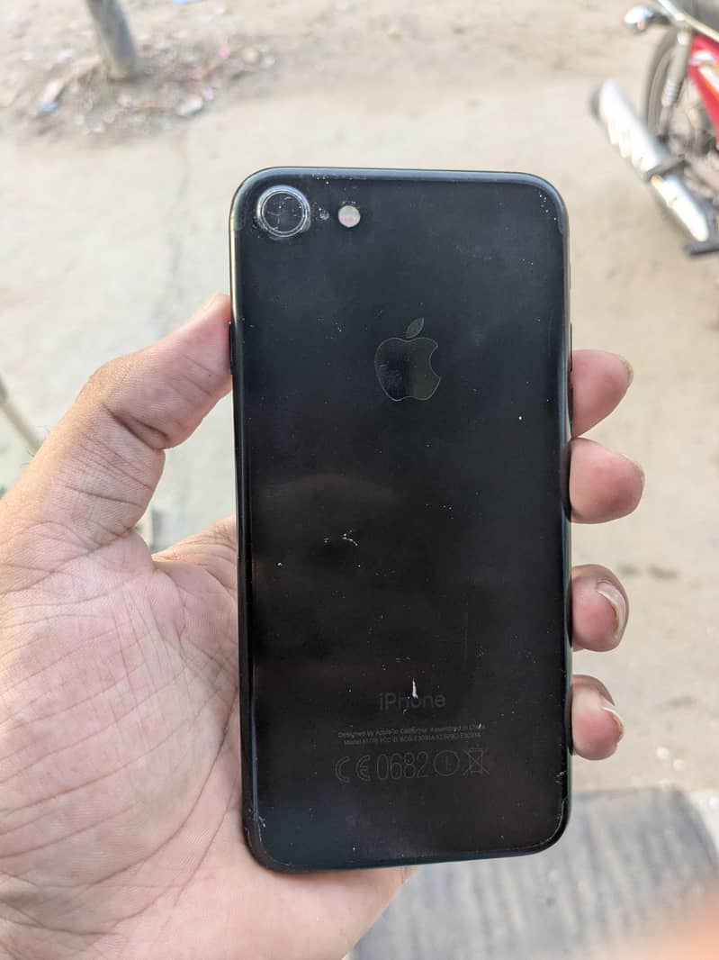 Apple iPhone 7 0